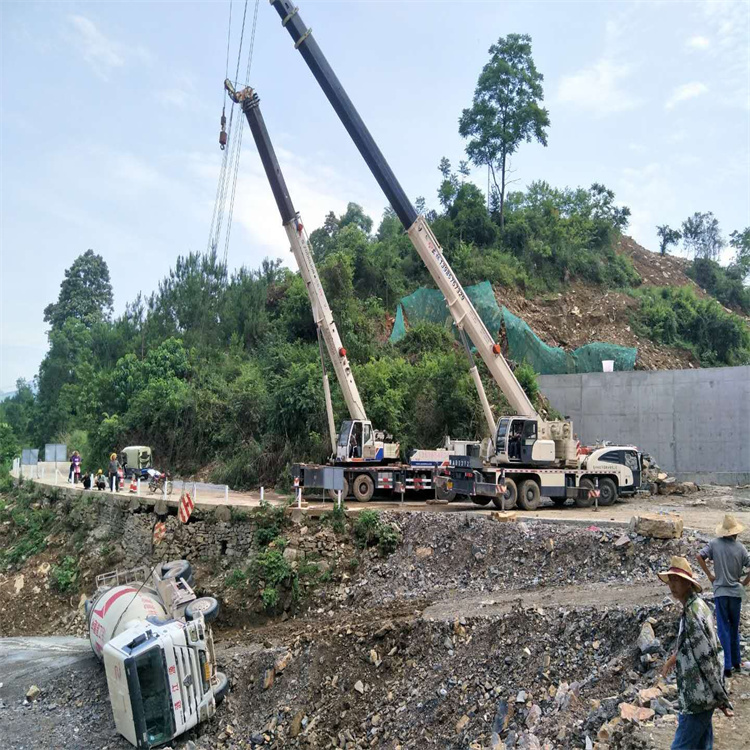 九江浔阳汽车掉沟里叫吊车救援要多少钱